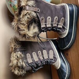 SOREL Joan of Arctic size 8 waterproof winter boots